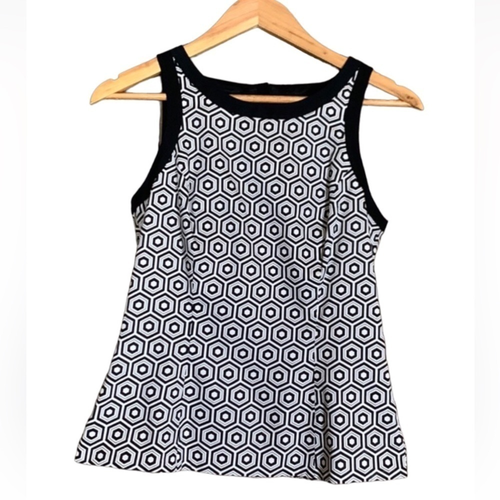 White House Black Market black and white geometric print top Size 0